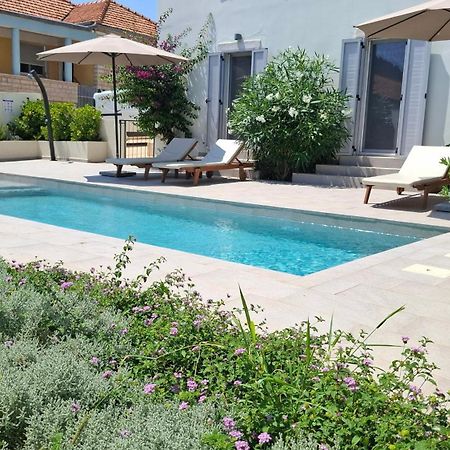 Villa Mira With A Heated Pool And A Sea View Božava Eksteriør billede