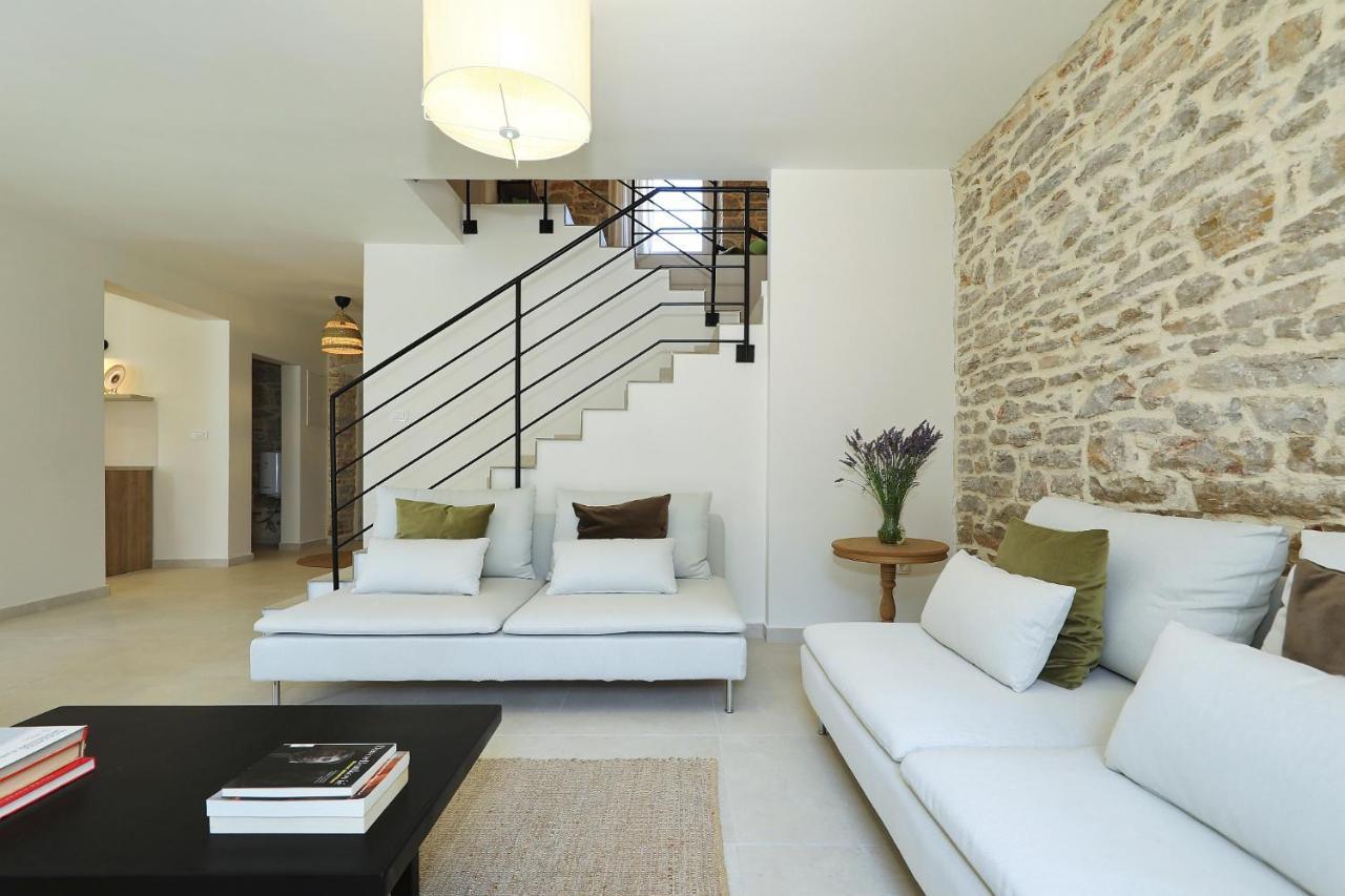 Villa Mira With A Heated Pool And A Sea View Božava Eksteriør billede
