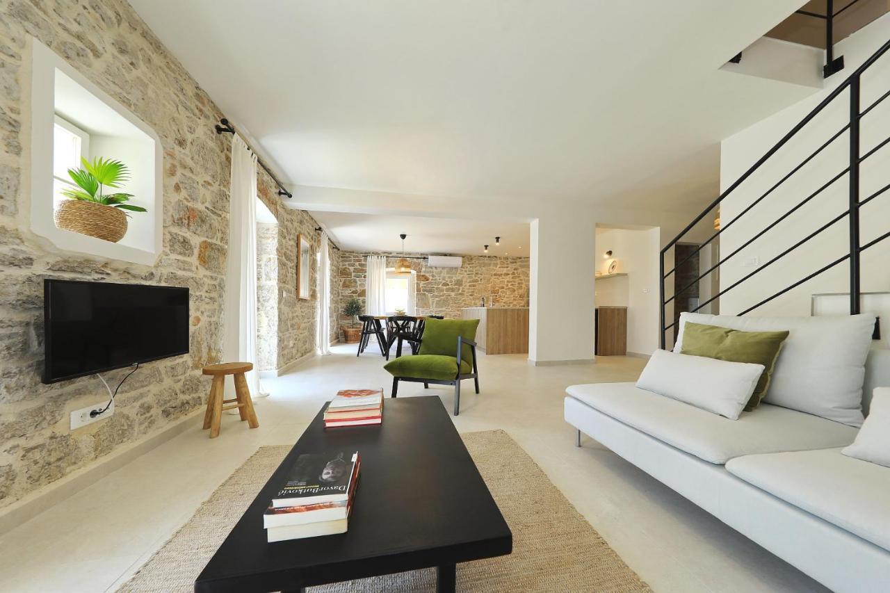 Villa Mira With A Heated Pool And A Sea View Božava Eksteriør billede