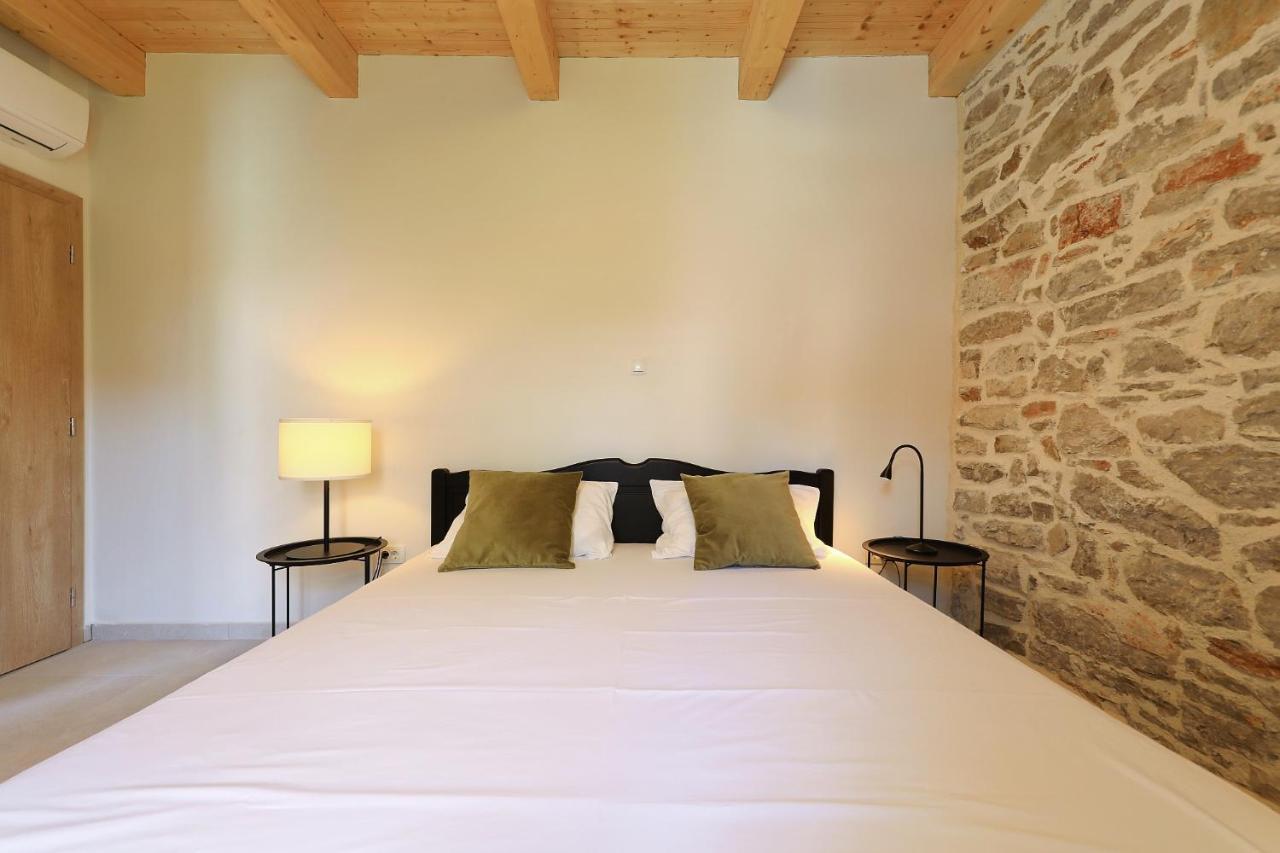 Villa Mira With A Heated Pool And A Sea View Božava Eksteriør billede