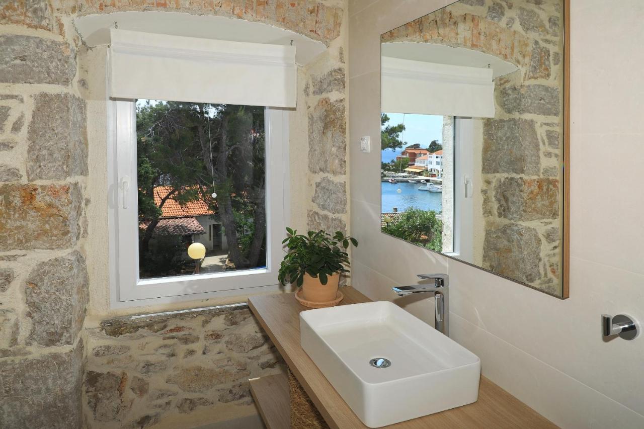 Villa Mira With A Heated Pool And A Sea View Božava Eksteriør billede